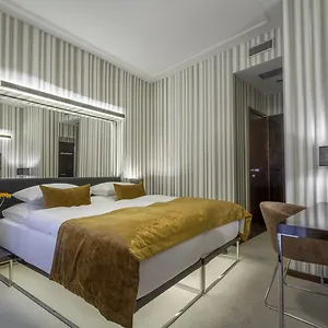 https://clementin-old-town.praguehotelsweb.com